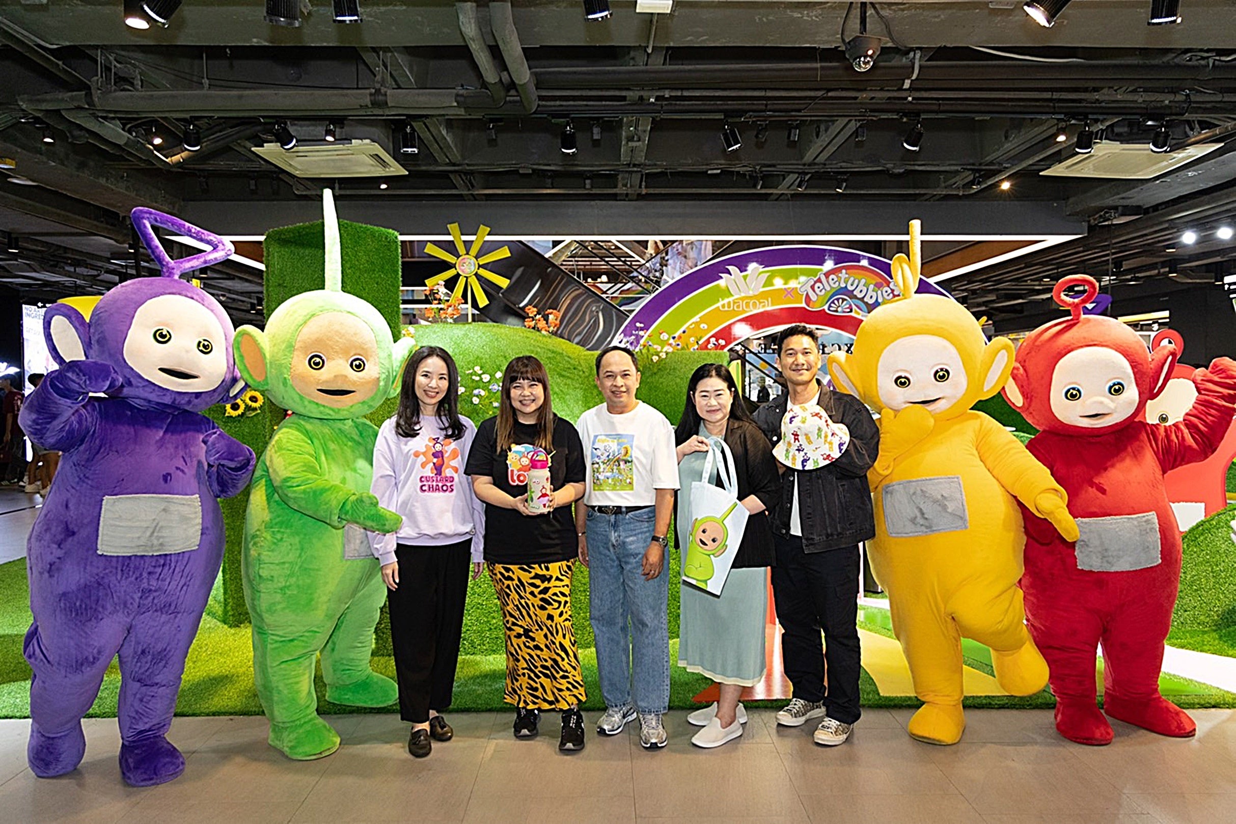 วาโก้ จับมือ สยามเซ็นเตอร์ เปิดตัว Wacoal X Teletubbies Cafe แห่งแรกในประเทศไทย เพื่อร่วมฉลองเทศกาล Pride Month เริ่มวันนี้ถึง 31 กรกฎาคม 2567 บริเวณ IDEA AVENUE 2 ชั้น G ศูนย์การค้าสยามเซ็นเตอร์
