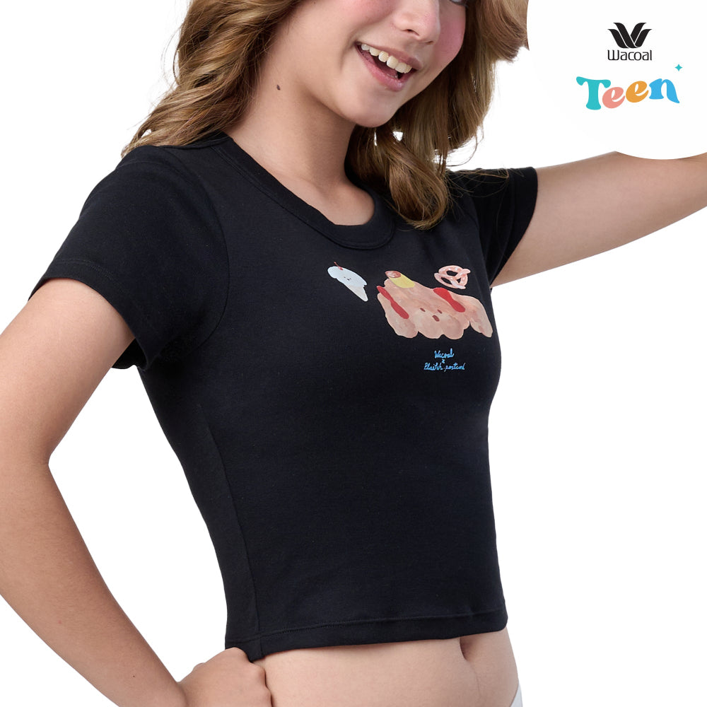 Wacoal Teen x Plaifah.postcard เสื้อยืดมีแขนสำหรับวัยใส พิมพ์ลายการ์ตูน รุ่น WH3A14 สีดำ (BL)