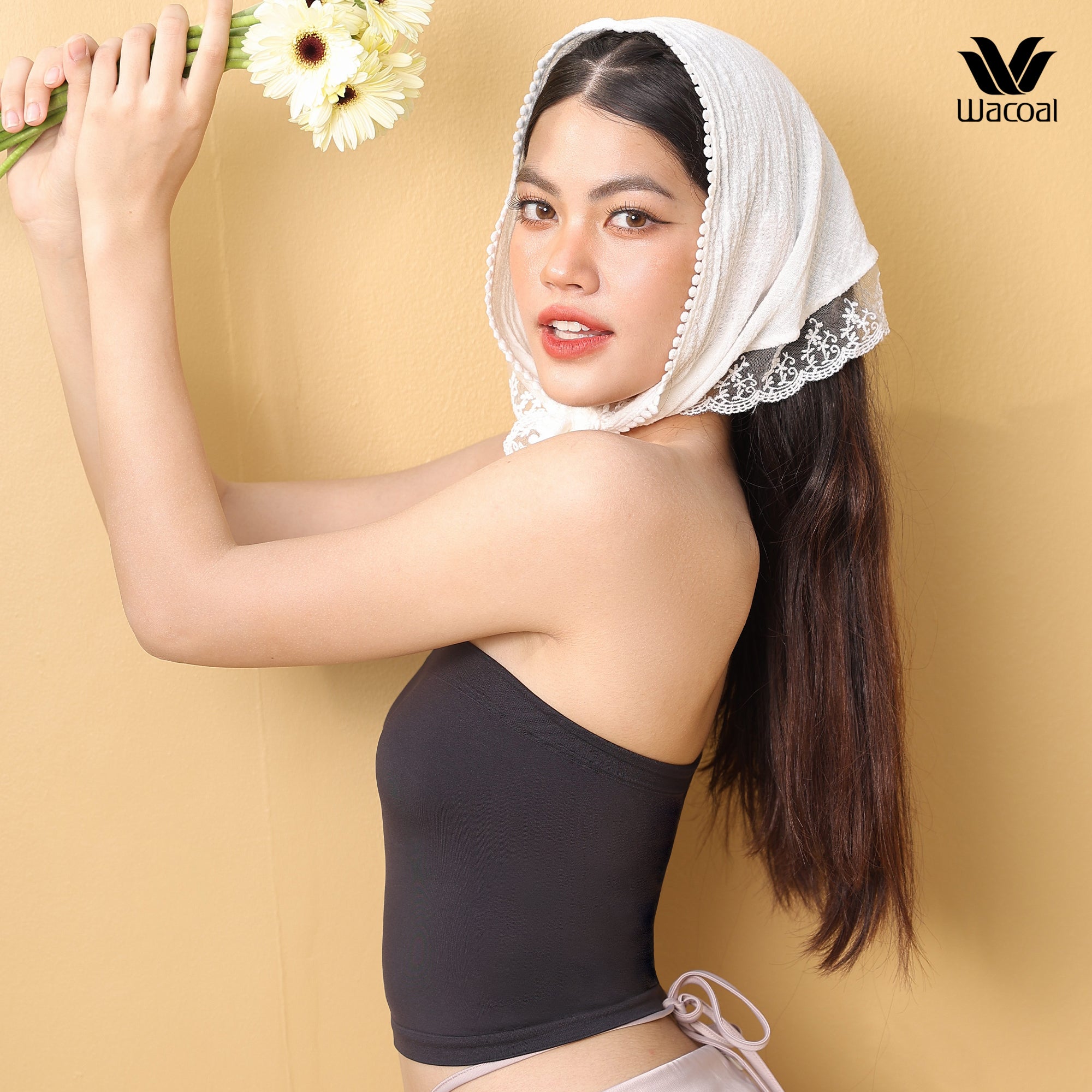 Wacoal Lingerie เสื้อชั้นในเกาะอก เนียนนุ่ม ไร้รอยตะเข็บ รุ่น WH9792 สีดำ(BL)