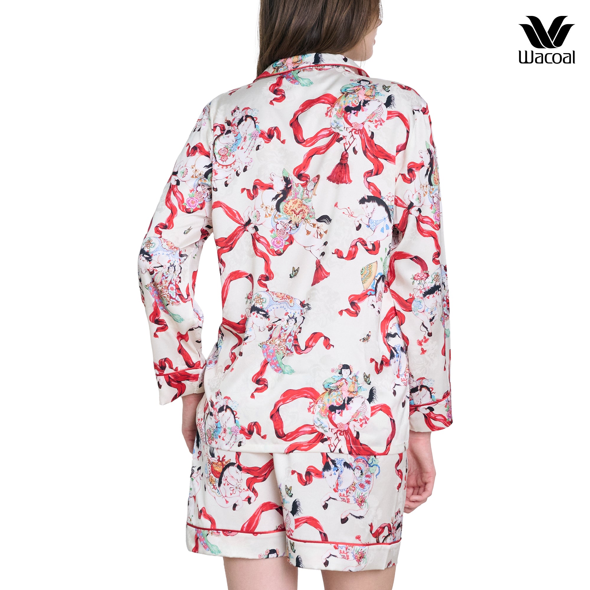 Wacoal X Phannapast ชุดนอนรูปแบบเสื้อแขนยาว กางเกงขาสั้น รุ่น WN7D59 สีครีม (CR)