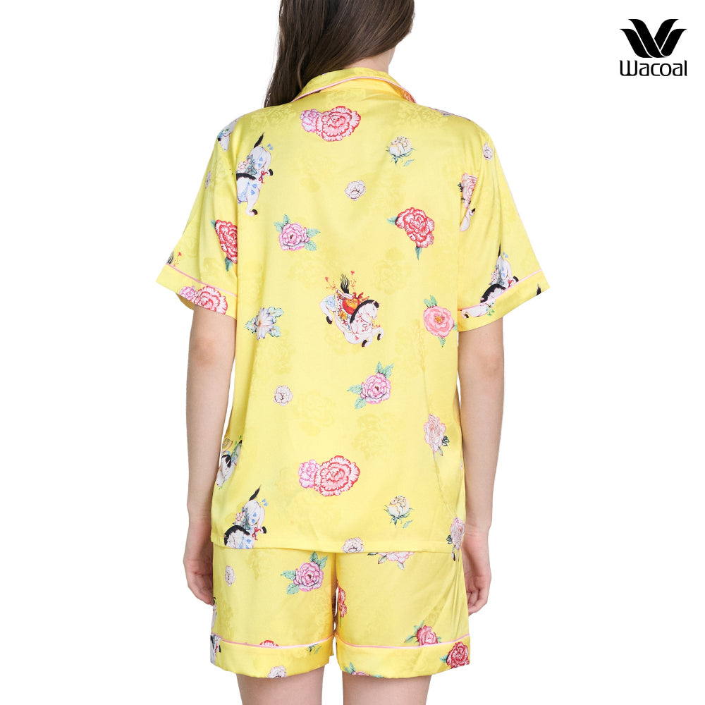 Wacoal X Phannapast ชุดนอนรูปแบบเสื้อแขนสั้น คอฮาวาย รุ่น WN7D60 สีเหลือง (YE)