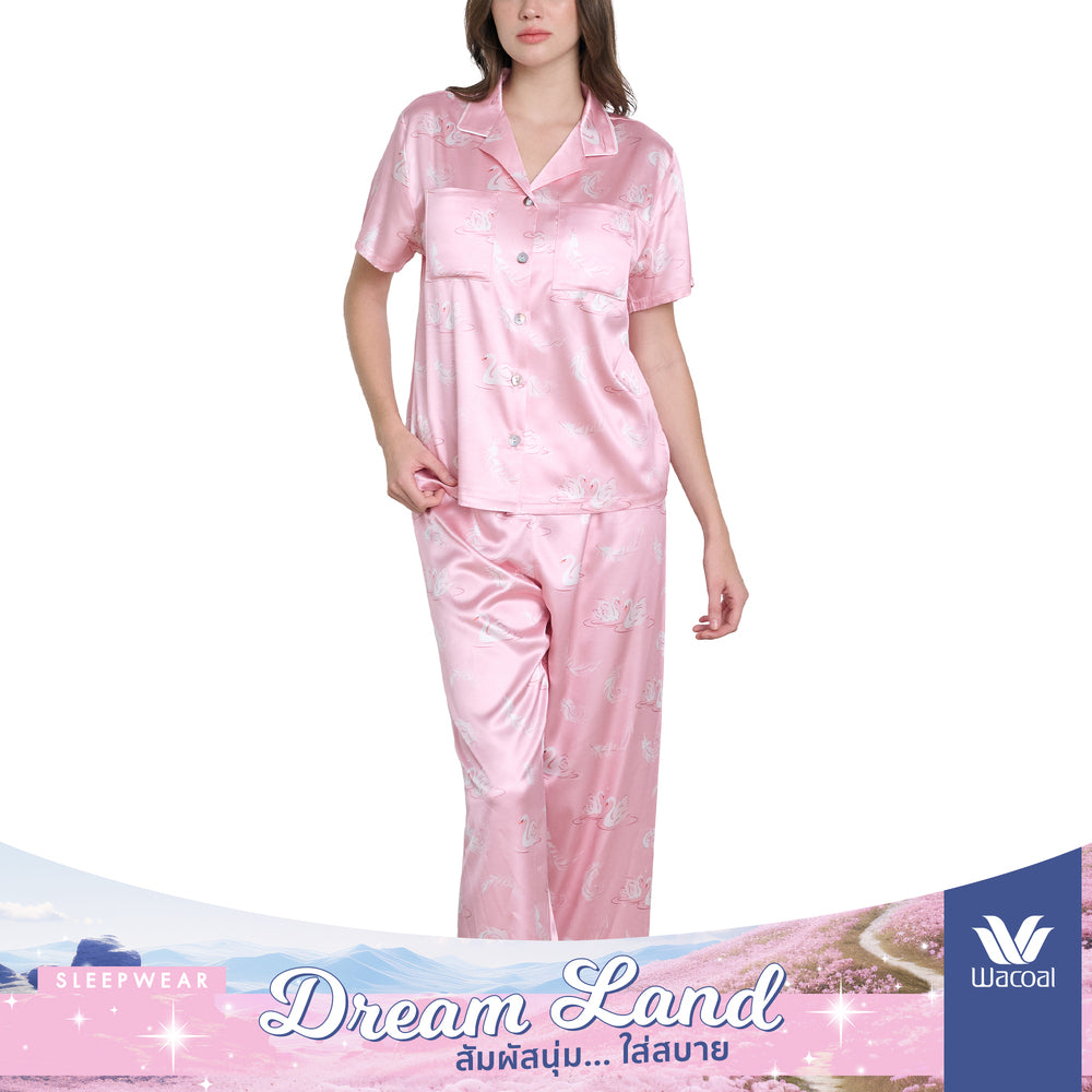 Wacoal Dreamland Collection ชุดนอนกันโป๊ แขนสั้นขายาว ผ้าซาติน พิมพ์ลาย Swan lake รุ่น WN7V19 สีชมพู (PI)