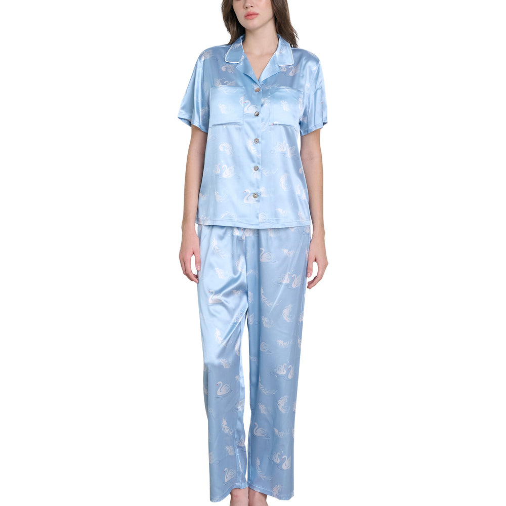 Wacoal Dreamland Collection ชุดนอนกันโป๊ แขนสั้นขายาว ผ้าซาติน พิมพ์ลาย Swan lake รุ่น WN7V19 สีฟ้า (SX)