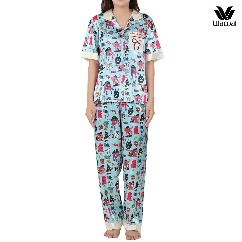 Wacoal X Milly & Mercy ชุดนอนแขนสั้น ขายาว พิมพ์ลายทั่วตัว รุ่น WN7D53 สีฟ้า (SX)