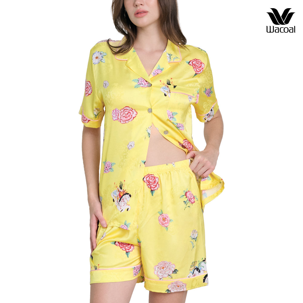 Wacoal X Phannapast ชุดนอนรูปแบบเสื้อแขนสั้น คอฮาวาย รุ่น WN7D60 สีเหลือง (YE)