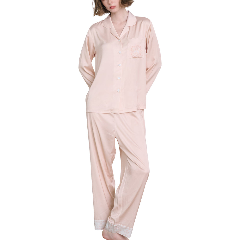 Wacoal DREAM LAND Collection ชุดนอนผ้าซาติน  พิมพ์ลาย Magicorn รุ่น WN7E80 สีครีม (CR)